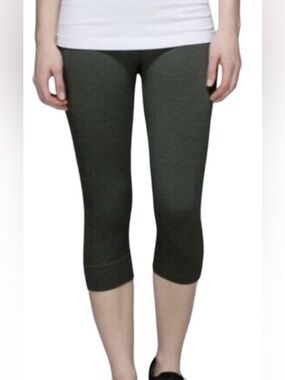 Lululemon Seamlessly Street Crop Leggings
Charcoal